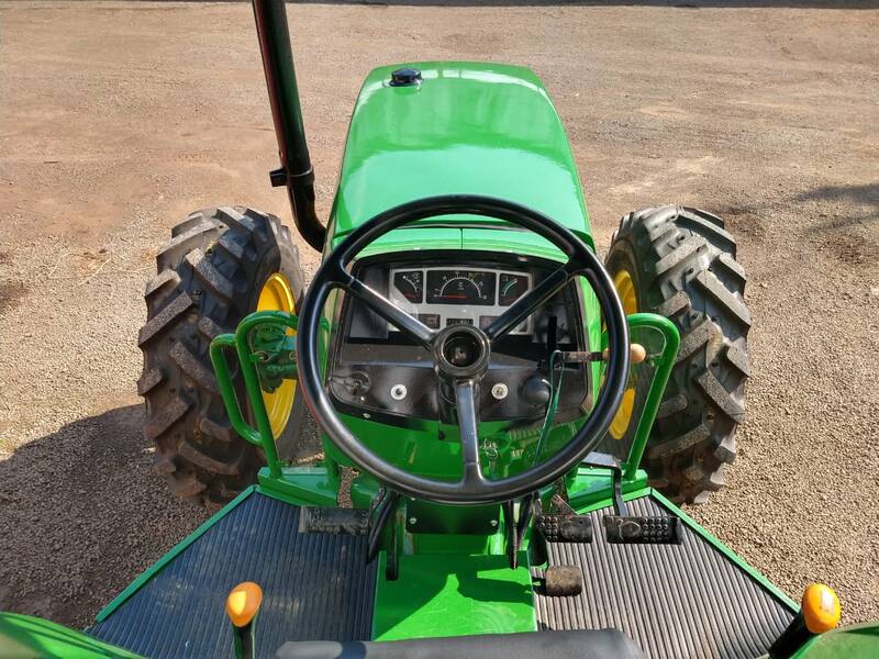 TRATOR JOHN DEERE 5700- ANO 1999 - 4X4 - "VENDIDO"